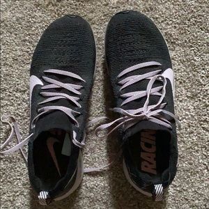 Nike Tennis Shoes 6.5 Black and Pink